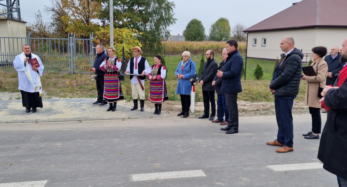 Inwestycje, Można jeździć nową drogą powiatową Czeputki Motwicy - zdjęcie, fotografia