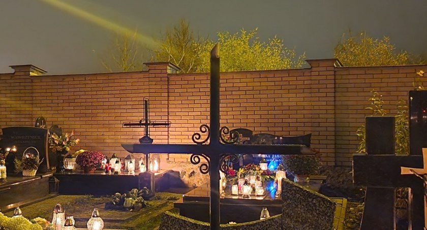 ludzie, Odwiedzamy nocą bialskie cmentarze - zdjęcie, fotografia