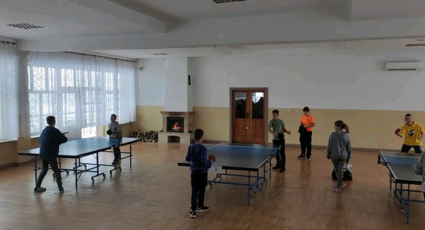 inne, Grali tenisa stołowego Dubowie Fundusze przekazali chorej - zdjęcie, fotografia
