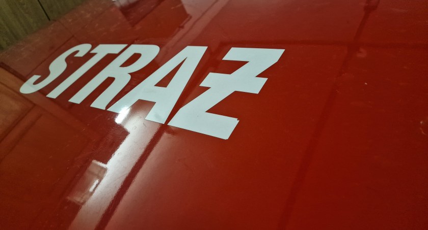 pożary, Strażacy wyciągnęli mężczyznę palącego Rzeczycy - zdjęcie, fotografia