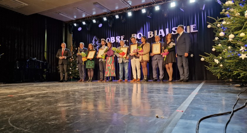 Urząd, Powiat rozdał statuetki Kolejna Dobre bialskie - zdjęcie, fotografia