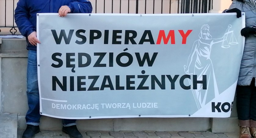 polityka, Kolejny staną przed sądem Białej Podlaskiej Będą protestować obronie niezależności - zdjęcie, fotografia