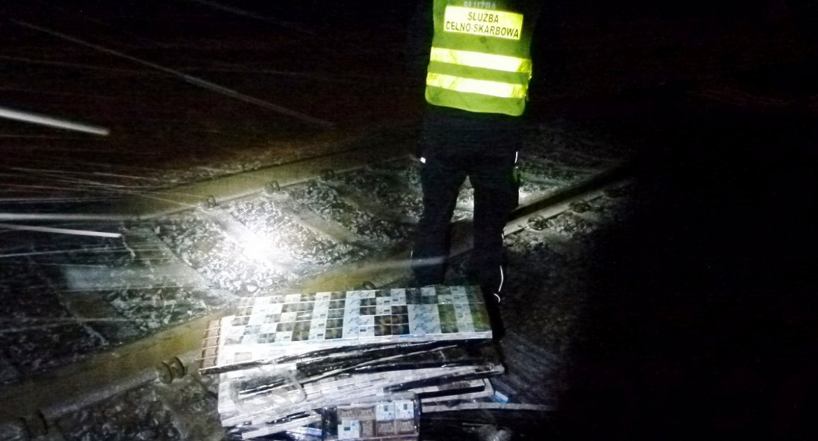 Granica, Terespolu udaremniono przemyt papierosów Wspólne działanie celników strażników granicznych - zdjęcie, fotografia