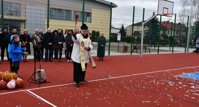 Urząd, Biała Podlaska sztuczne boisko rękach uczniów Otworzono wielofunkcyjny obiekt sportowy - zdjęcie, fotografia
