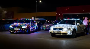 Nocny zlot na parkingu Karuzeli. Setki aut na MotoPasterce grupy WhiteNights