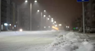 Marznące opady deszczu i niebezpieczna gołoledź. IMGW ostrzega o niekorzystnych warunkach pogodowych na drogach