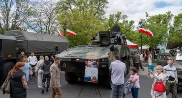 Tłumy na pikniku wojskowym z okazji Święta 34 Pułku Piechoty