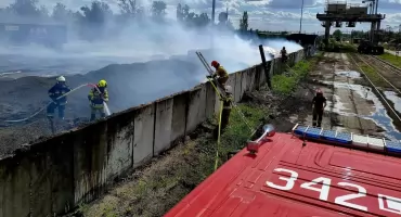 Groźny pożar w Małaszewiczach. Samozapalenie 300 ton pelletu na terenie PKP Cargo