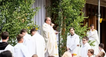 Procesja Bożego Ciała w parafii Wniebowzięcia NMP w Białej Podlaskiej