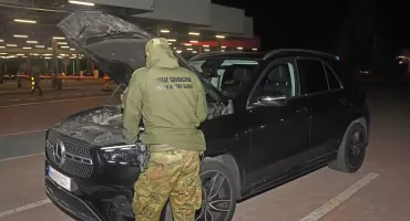 Luksusowy Mercedes zatrzymany na granicy! Auto za 300 tys. zł miało zniknąć z Polski