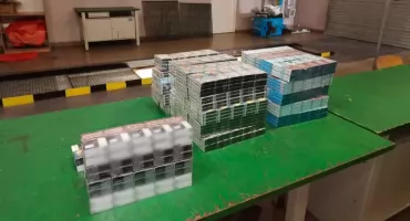 Przemyt w czterech autobusach udaremniony w Terespolu. Ponad 2 tysiące paczek papierosów ukrytych w skrytkach