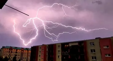Nawałnica spustoszyła powiat bialski. Wiatr zrywał dachy, pioruny wywoływały pożary