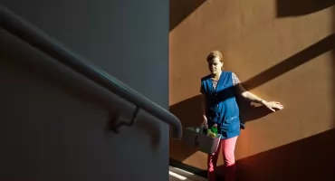     Codzienność w obiektywie. Wystawa „Hotel” w Bialskiej Galerii Fotografii