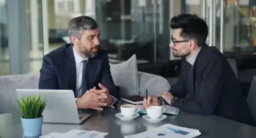 Jak podejmować lepsze decyzje biznesowe na podstawie rozmów z klientami?