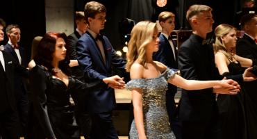 Ostatni bal przed maturą. I LO im. Kraszewskiego w Białej Podlaskiej na studniówce